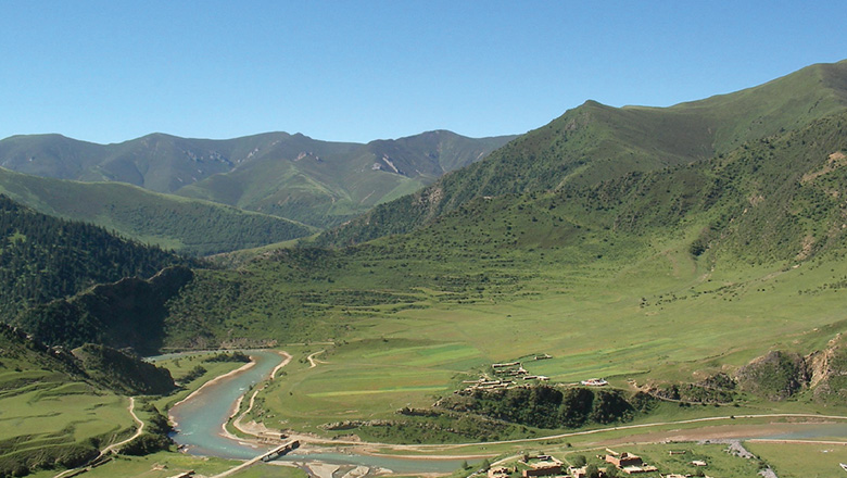 Donated to build Qinghai Qulang Duojie Temple PV Power Station 